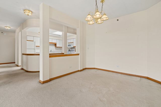 7450 N Waukegan Road 505, Niles, IL 60714