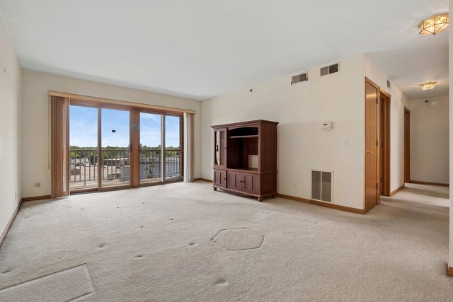 7450 N Waukegan Road 505, Niles, IL 60714