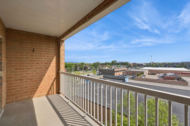 7450 N Waukegan Road 505, Niles, IL 60714