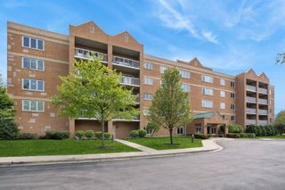 7450 N Waukegan Road 505, Niles, IL 60714