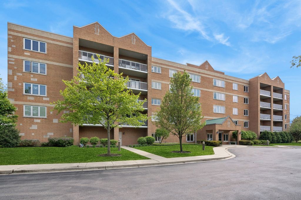 7450 N Waukegan Road 505, Niles, IL 60714