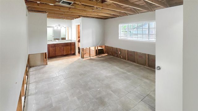 7214 Shady Arbor Lane, Houston, TX 77040