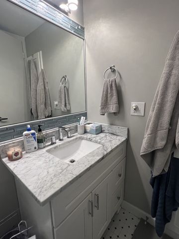 1660 N LaSalle Drive 2405, Chicago, IL 60614