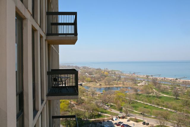 1660 N LaSalle Drive 2405, Chicago, IL 60614