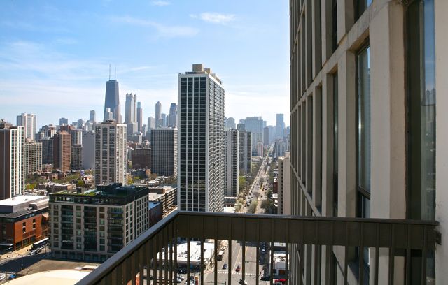 1660 N LaSalle Drive 2405, Chicago, IL 60614
