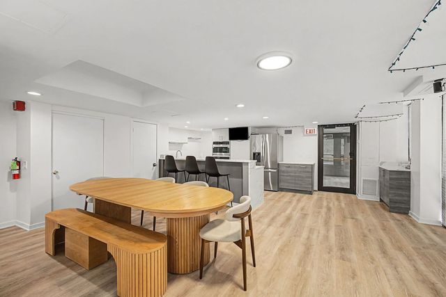 1660 N LaSalle Drive 2405, Chicago, IL 60614