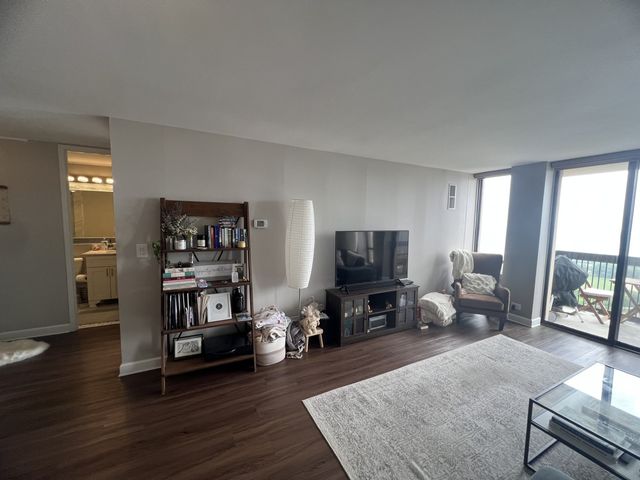 1660 N LaSalle Drive 2405, Chicago, IL 60614