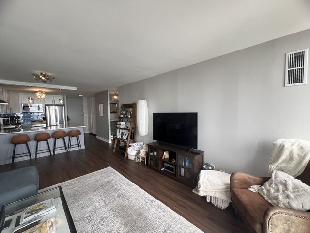 1660 N LaSalle Drive 2405, Chicago, IL 60614