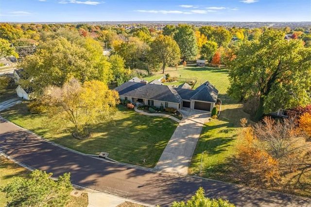 12001 W 154th Terrace, Overland Park, KS 66221