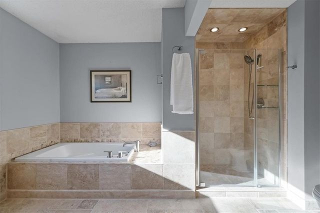 12001 W 154th Terrace, Overland Park, KS 66221