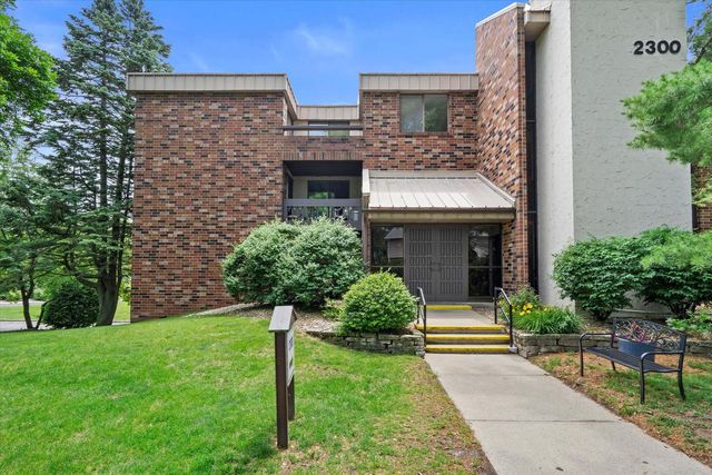 2300 W Good Hope ROAD #242, Glendale, WI 53209