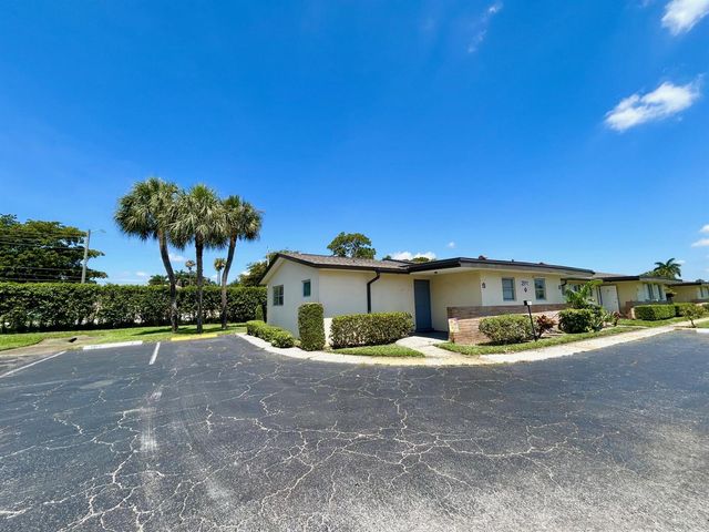 2911 Ashley Dr J, West Palm Beach, FL 33415