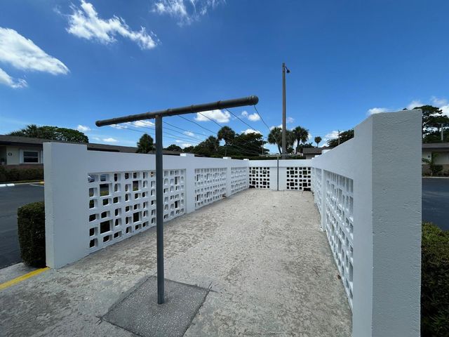 2911 Ashley Dr J, West Palm Beach, FL 33415