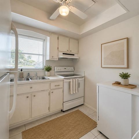 2911 Ashley Dr J, West Palm Beach, FL 33415