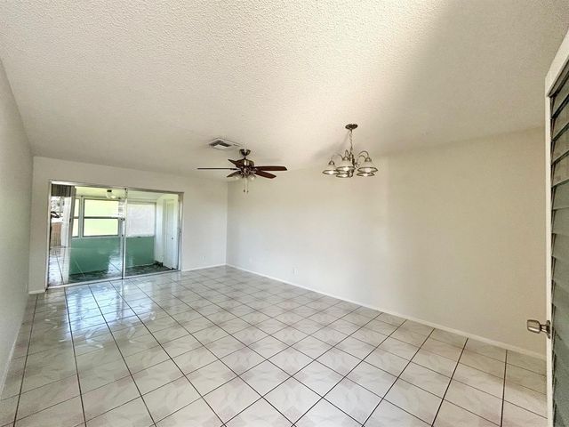 2911 Ashley Dr J, West Palm Beach, FL 33415