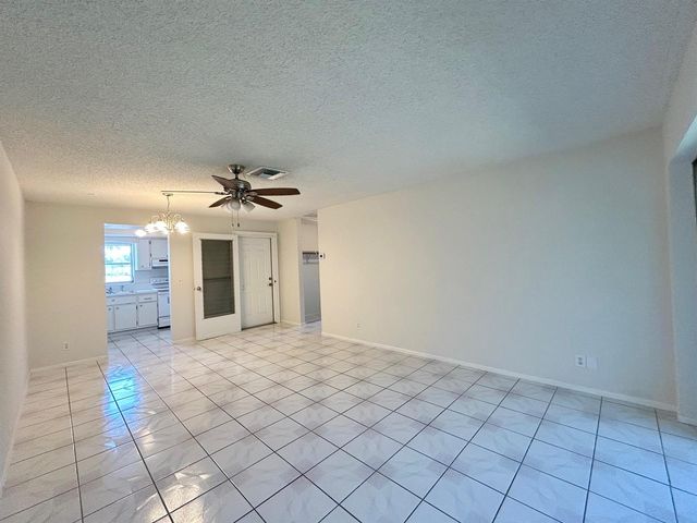 2911 Ashley Dr J, West Palm Beach, FL 33415