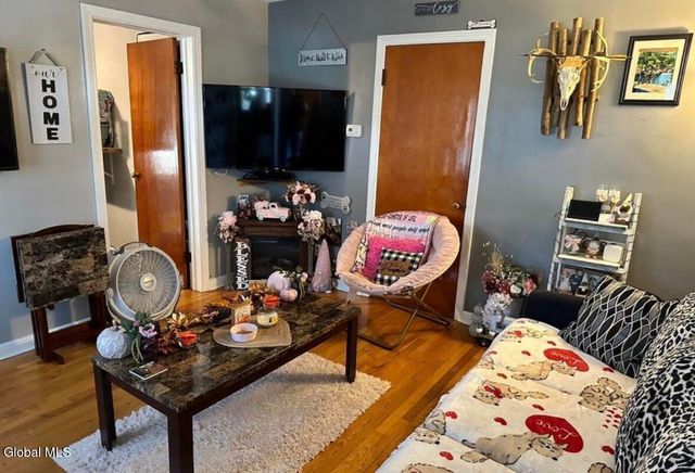 209 Columbia Turnpike 4, East Greenbush, NY 12144