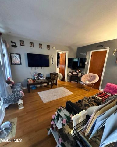 209 Columbia Turnpike 4, East Greenbush, NY 12144