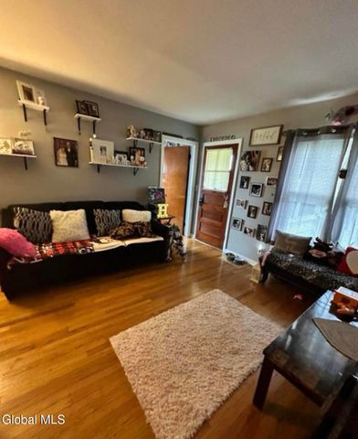 209 Columbia Turnpike 4, East Greenbush, NY 12144