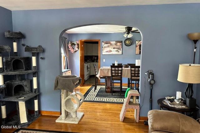 209 Columbia Turnpike 4, East Greenbush, NY 12144