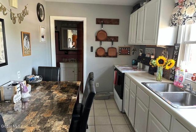 209 Columbia Turnpike 4, East Greenbush, NY 12144