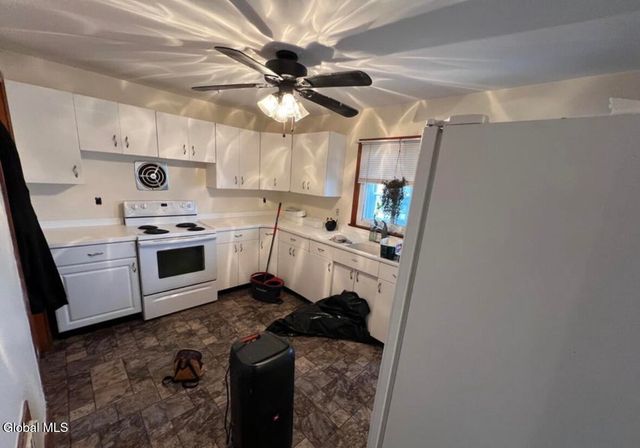 209 Columbia Turnpike 4, East Greenbush, NY 12144