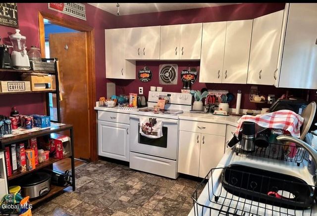 209 Columbia Turnpike 4, East Greenbush, NY 12144