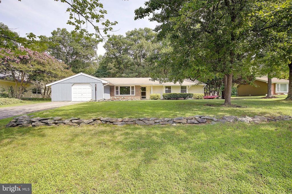 2761 PINEWOOD DR, Waldorf, MD 20601