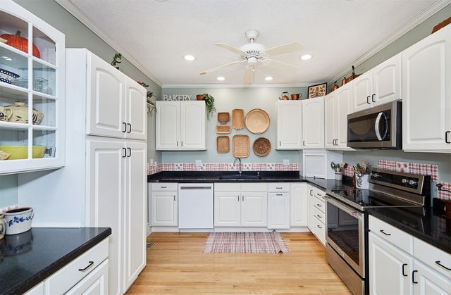 5961 Dakota Drive, West Des Moines, IA 50266