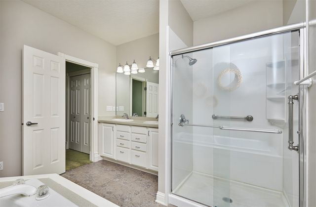5961 Dakota Drive, West Des Moines, IA 50266
