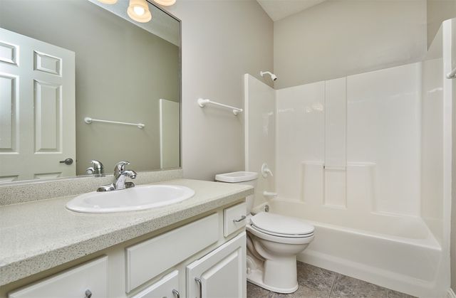 5961 Dakota Drive, West Des Moines, IA 50266