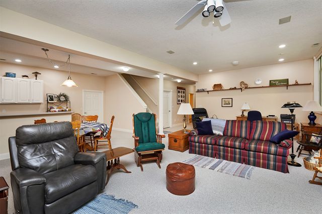 5961 Dakota Drive, West Des Moines, IA 50266