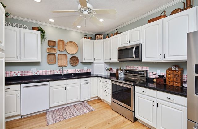 5961 Dakota Drive, West Des Moines, IA 50266