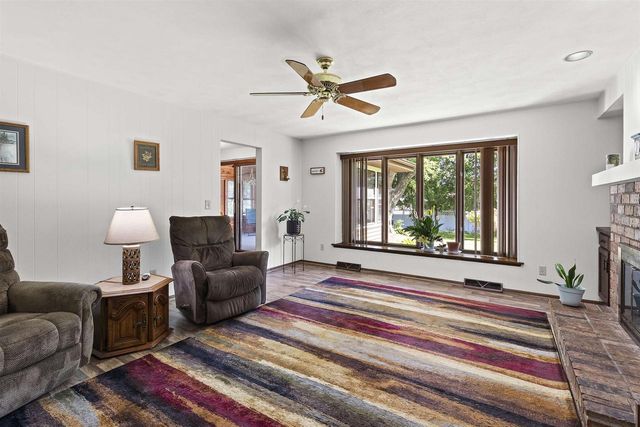 933 E CAPITOL DRIVE, Appleton, WI 54911