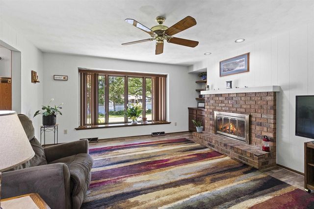 933 E CAPITOL DRIVE, Appleton, WI 54911