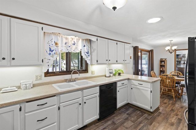 933 E CAPITOL DRIVE, Appleton, WI 54911