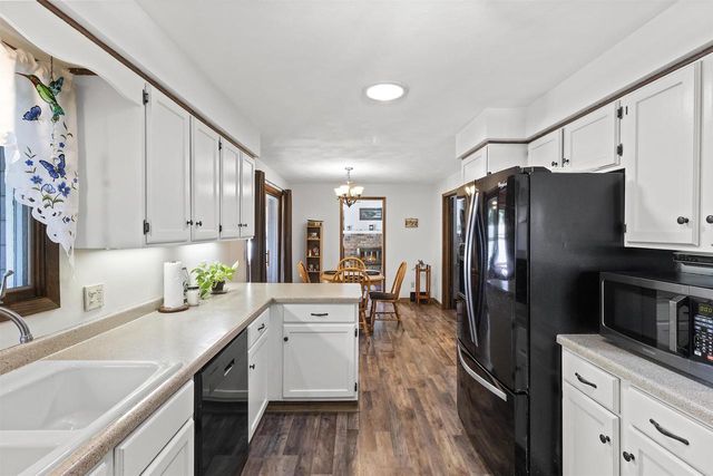 933 E CAPITOL DRIVE, Appleton, WI 54911
