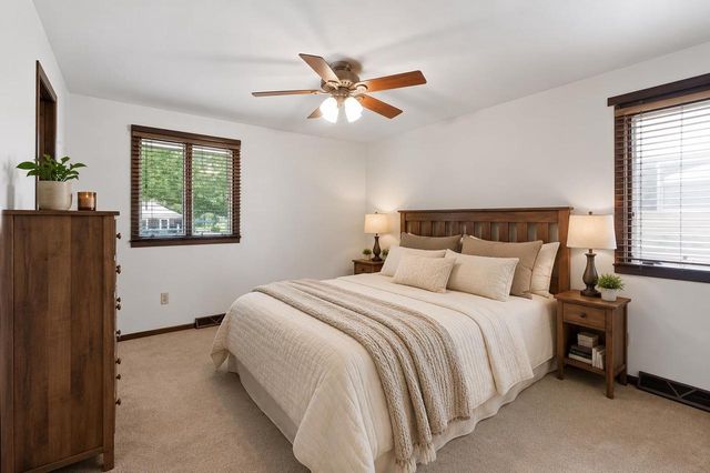 933 E CAPITOL DRIVE, Appleton, WI 54911