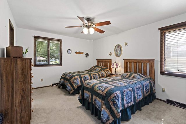 933 E CAPITOL DRIVE, Appleton, WI 54911