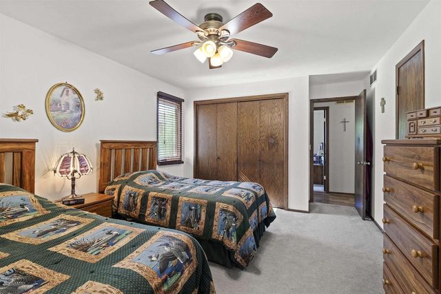 933 E CAPITOL DRIVE, Appleton, WI 54911