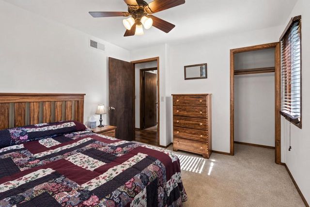 933 E CAPITOL DRIVE, Appleton, WI 54911