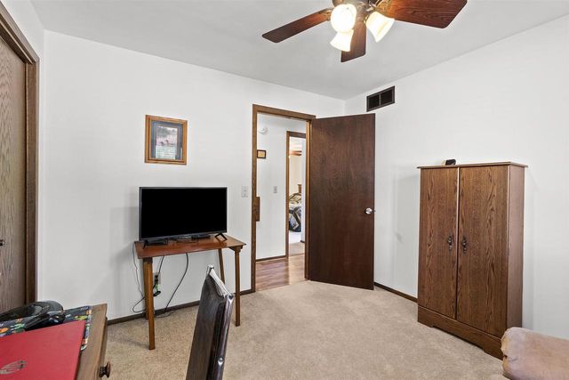 933 E CAPITOL DRIVE, Appleton, WI 54911