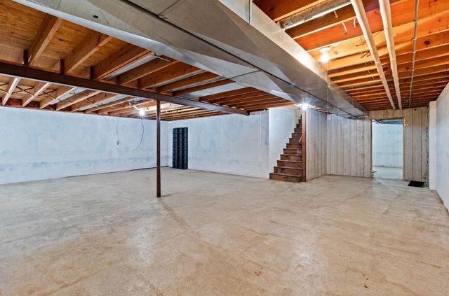 933 E CAPITOL DRIVE, Appleton, WI 54911