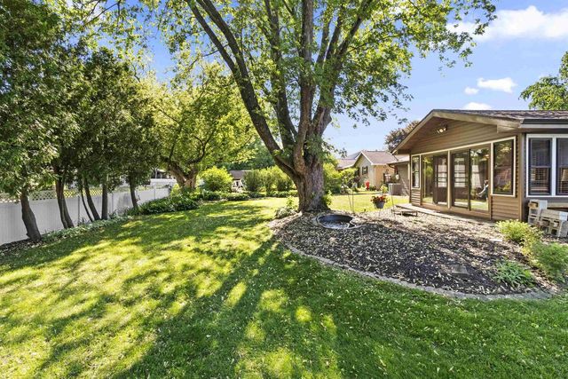 933 E CAPITOL DRIVE, Appleton, WI 54911