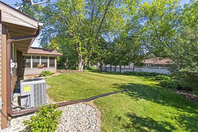933 E CAPITOL DRIVE, Appleton, WI 54911