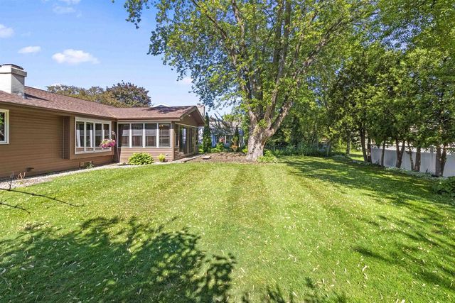 933 E CAPITOL DRIVE, Appleton, WI 54911