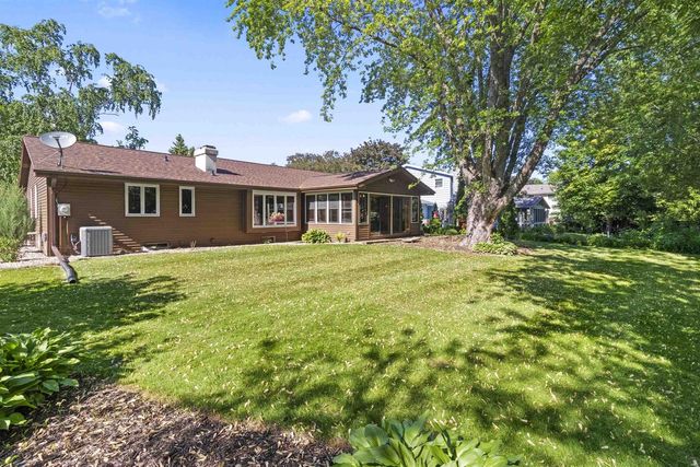 933 E CAPITOL DRIVE, Appleton, WI 54911