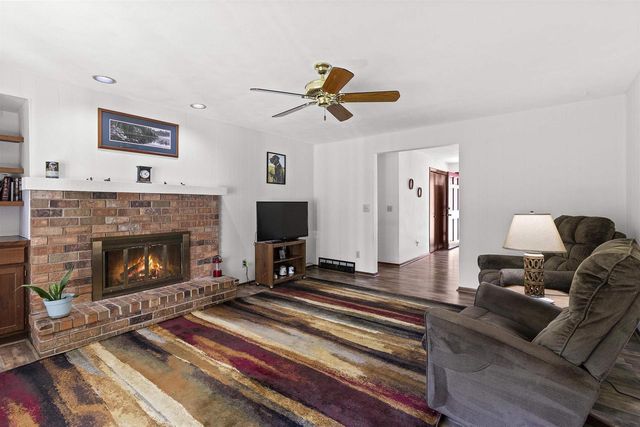 933 E CAPITOL DRIVE, Appleton, WI 54911