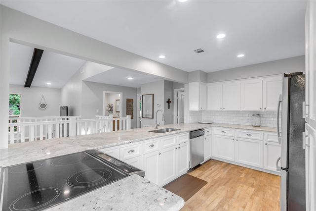 671 Lakeview Harbor, Onalaska, TX 77360