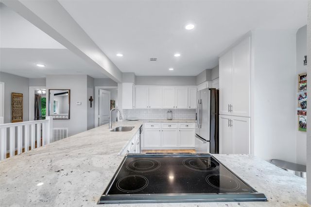 671 Lakeview Harbor, Onalaska, TX 77360